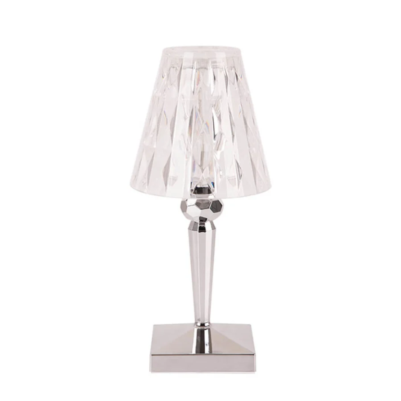 "Elegante Kristall-Tischlampe mit funkelndem Kristalldesign, silberne Akzente, ideal für stilvolles Ambiente im Wohnbereich."