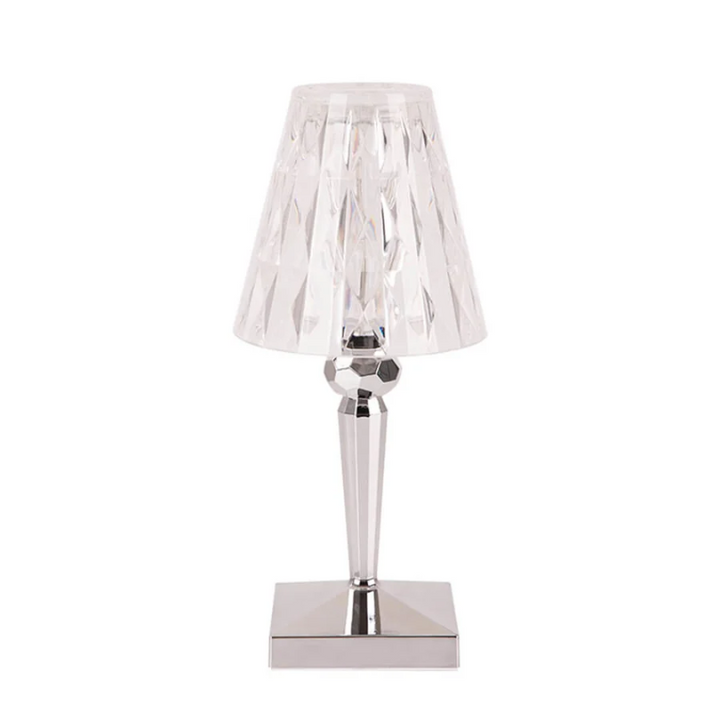 "Elegante Kristall-Tischlampe mit funkelndem Kristalldesign, silberne Akzente, ideal für stilvolles Ambiente im Wohnbereich."