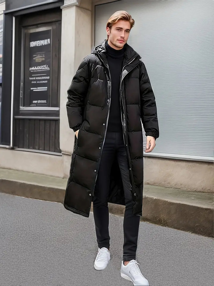 Elegante lange Herren-Winter-Steppjacke mit gestepptem Design und optimiertem Wetterschutz für kühle Tage.