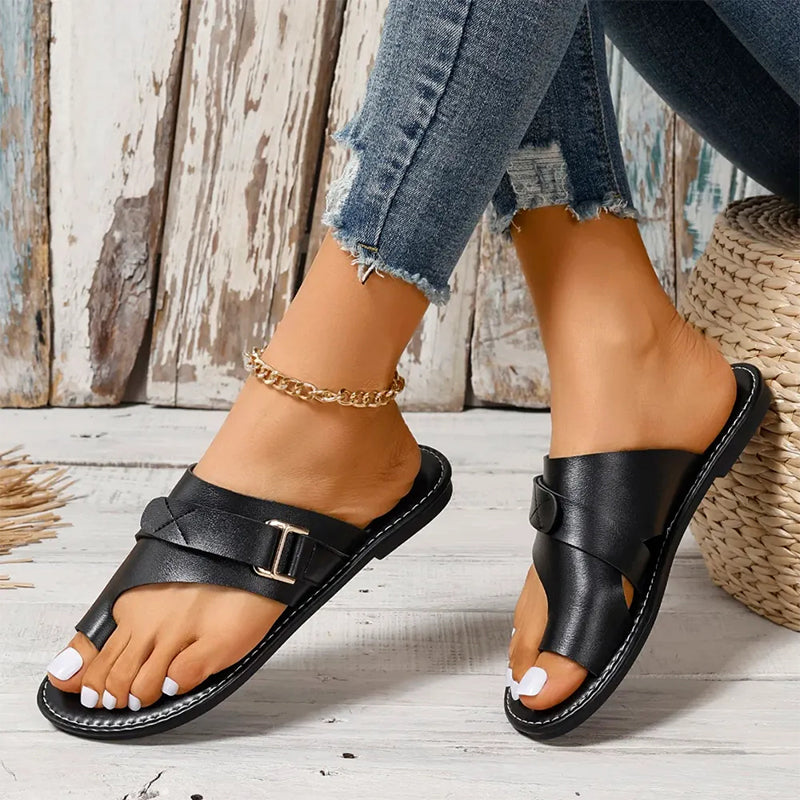 Elegante Leder-Orthopädie-Sandalen für Damen, mit verstellbaren Riemen und anatomischem Fußbett für höchsten Tragekomfort.