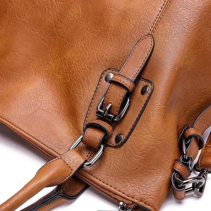 Elegante Leder-Umhängetasche in Braun; echtes Leder; robust, stilvoll, verstellbarer Riemen, magnetischer Verschluss