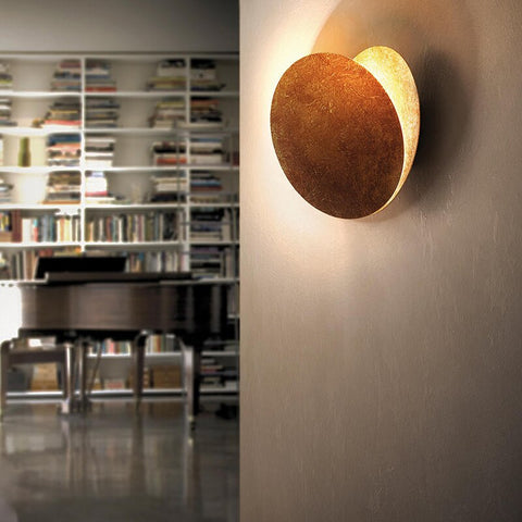 "Elegante Lunora Wandlampe mit warmem Mondlicht, minimalistisches Design, perfekte Ergänzung für moderne und klassische Räume