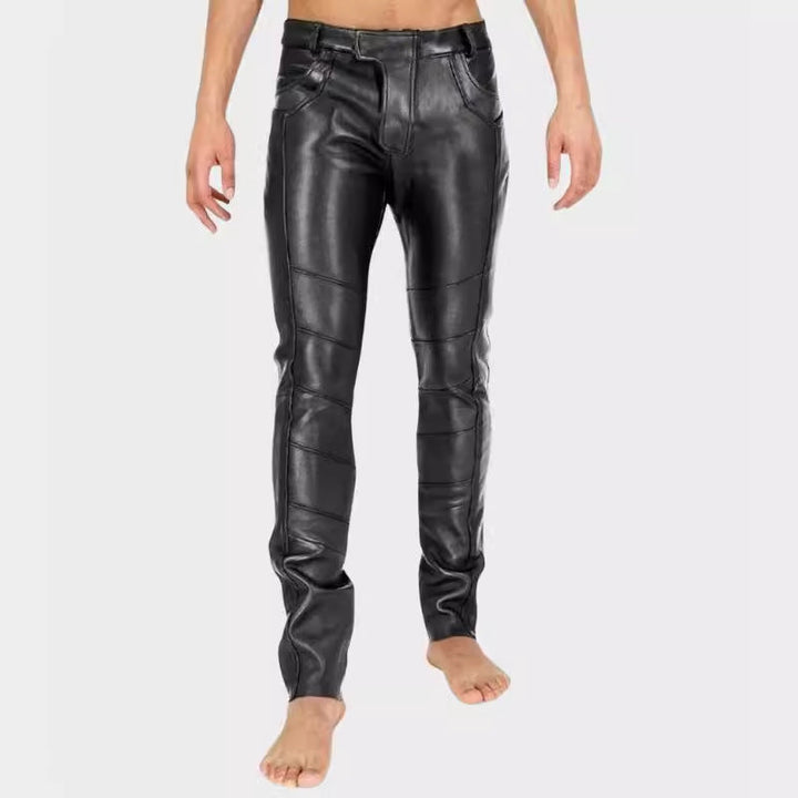 "Elegante maßgeschneiderte Herrenhose mit ergonomischem Schnitt und funktionalen Taschen in stilvollem Design."