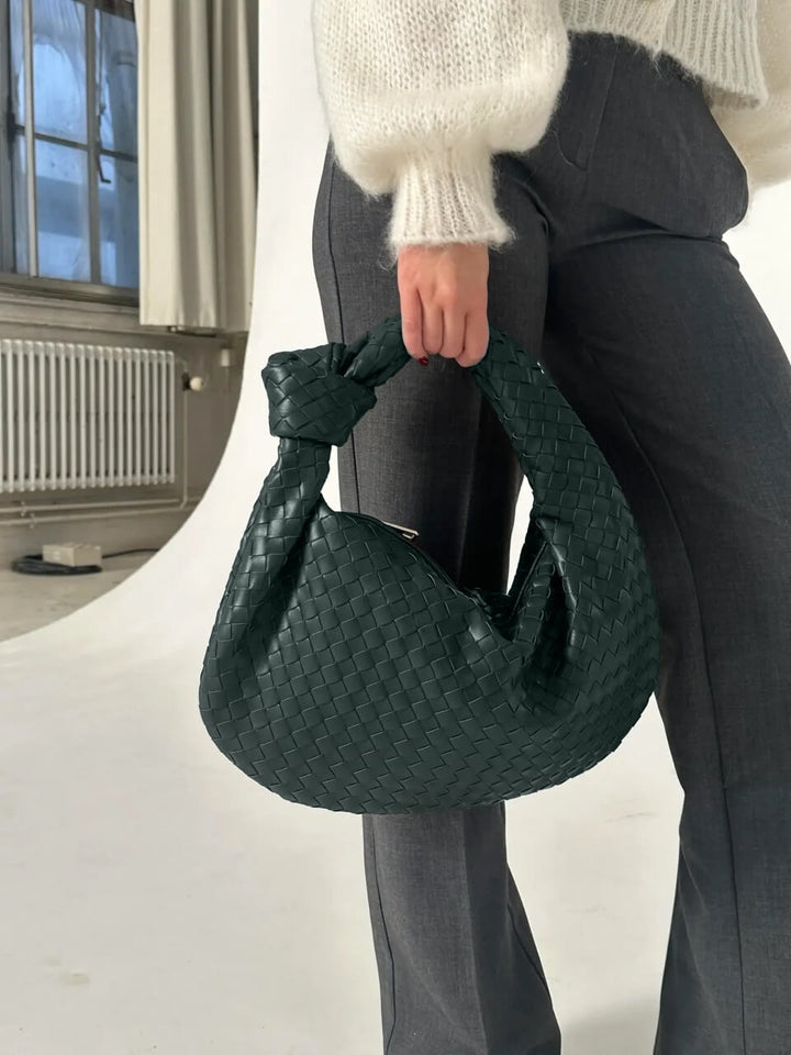 "Elegante mittlere Damenhandtasche in Schwarz, flexibel, stilvoll, ideal für jedes Outfit und den täglichen Gebrauch."
