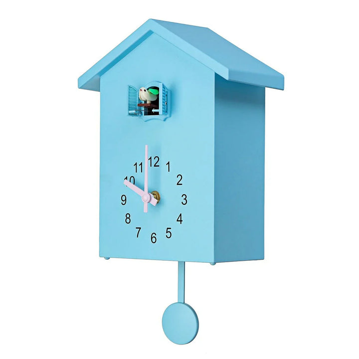 "Elegante moderne Kuckucksuhr mit minimalistischem Design und klaren Linien, ideal für stilvolle Wohndekoration."