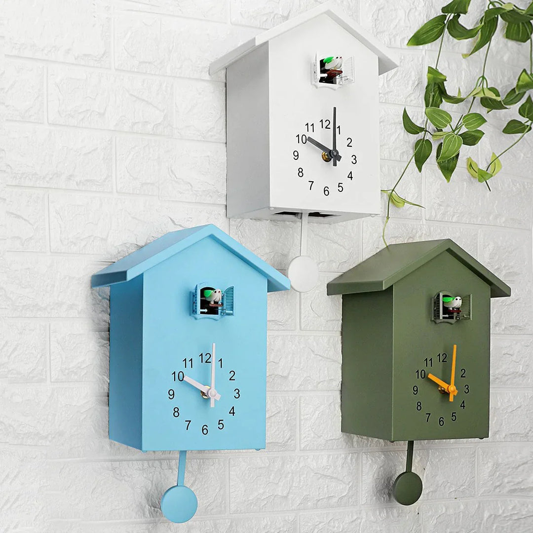 "Elegante moderne Kuckucksuhr mit minimalistischem Design und klaren Linien, ideal für stilvolle Wohndekoration."