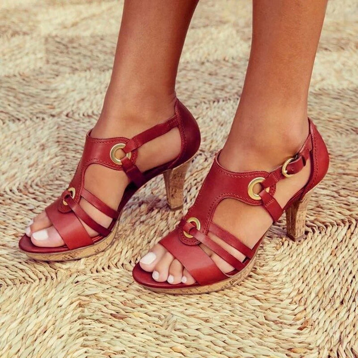 "Elegante orthopädische Absatzsandalen mit Talon Stability+, rutschfeste Sohle, in Brauntönen, betont Beine für jedes Event."