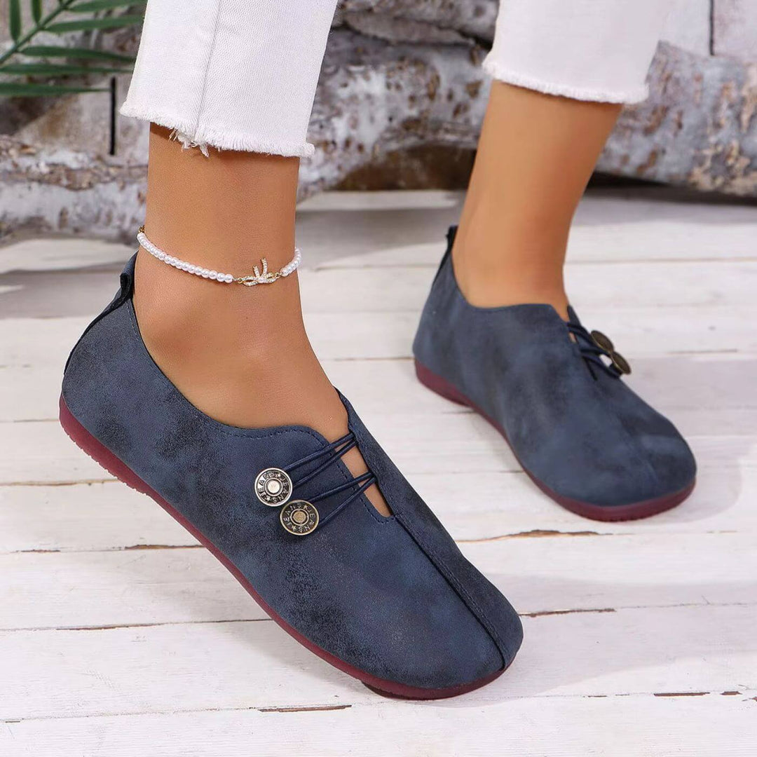 Elegante orthopädische Damenschuhe in Marineblau, alpine Stil, seitlich, bieten Komfort und Unterstützung für jeden Anlass.