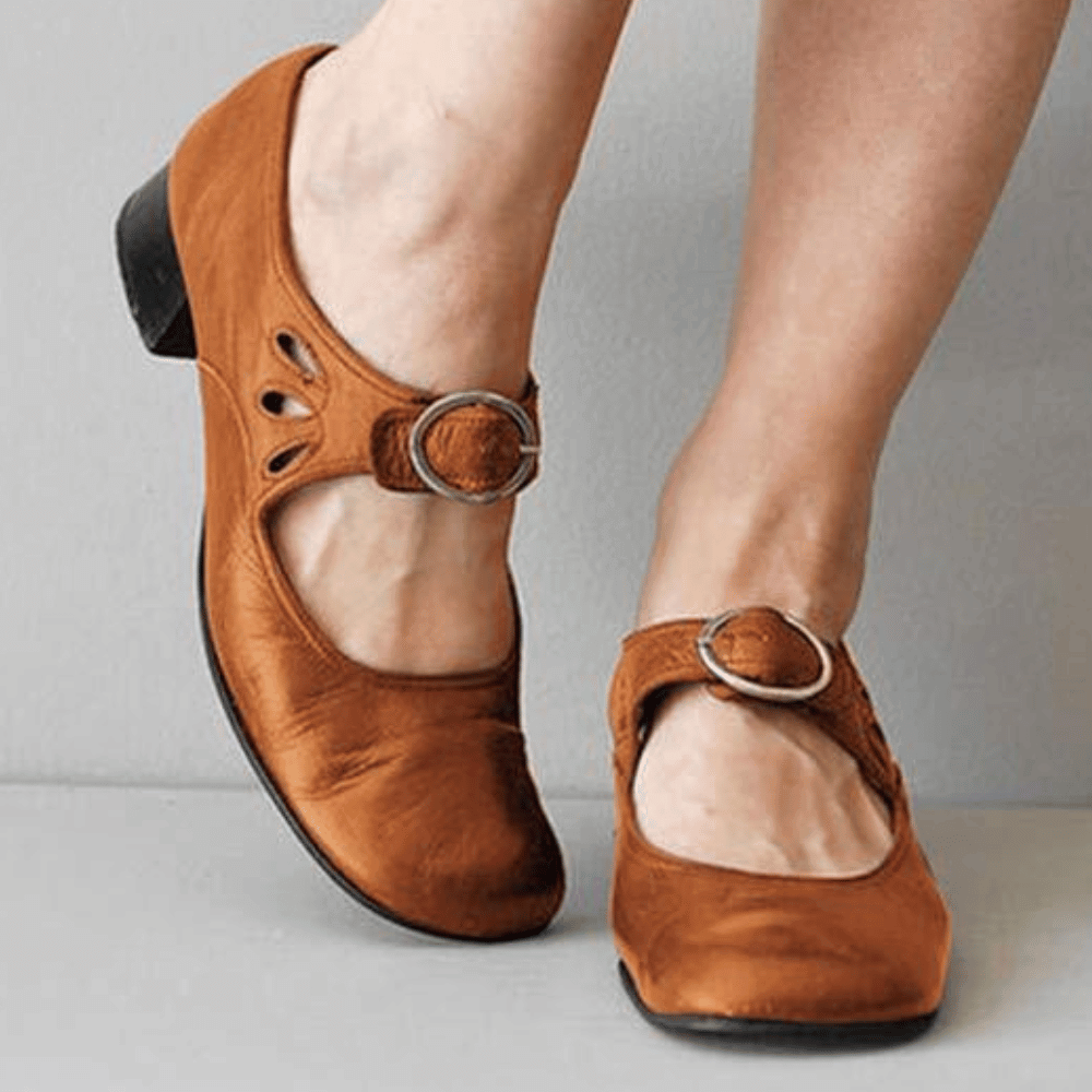 "Elegante orthopädische Ledersandalen, ergonomisches Design, braune Farbe, für Damen, ideal für lange Spaziergänge."