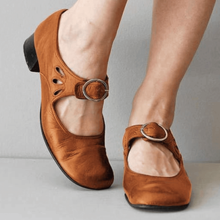 "Elegante orthopädische Ledersandalen, ergonomisches Design, braune Farbe, für Damen, ideal für lange Spaziergänge."