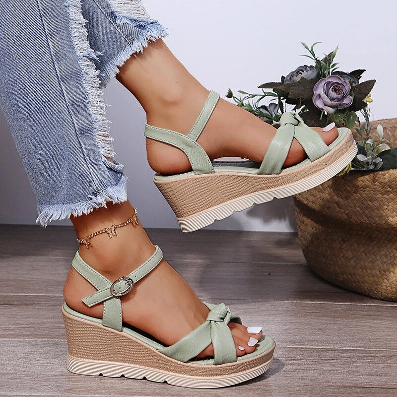 "Elegante orthopädische Sandalen für Damen mit Riemen-Design und verstellbarer Schnalle, ideal für Sommermode."