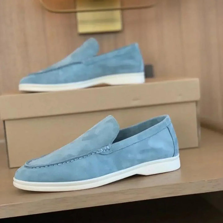 "Elegante orthopädische Slip-On Halbschuhe für Herren in Schwarz, bieten Komfort und Stil für jede Gelegenheit."