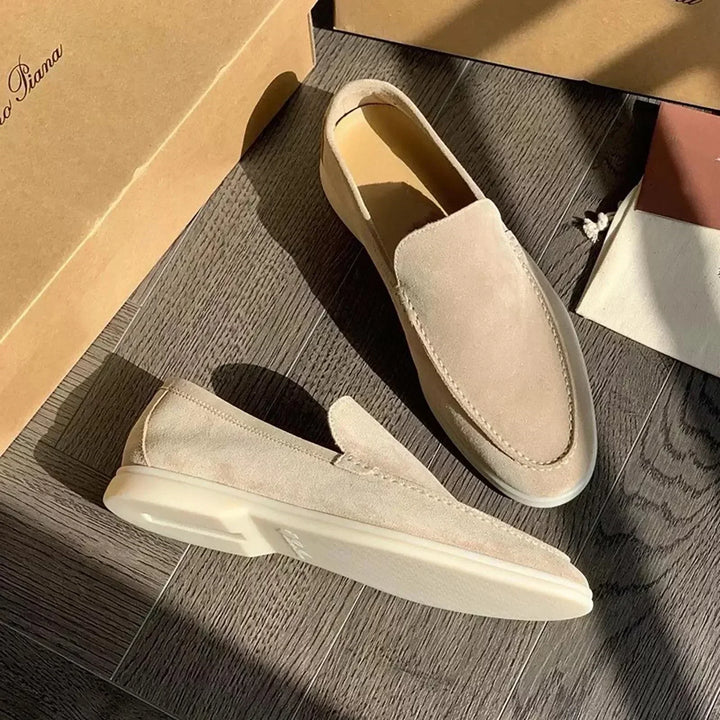 "Elegante orthopädische Slip-On Halbschuhe für Herren in Schwarz, bieten Komfort und Stil für jede Gelegenheit."
