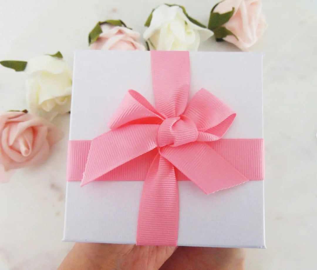 Elegante Rosenkranzkette in Roségold, zeitloses Design mit stilvollen Perlen für Damen, perfekt für jedes Outfit.