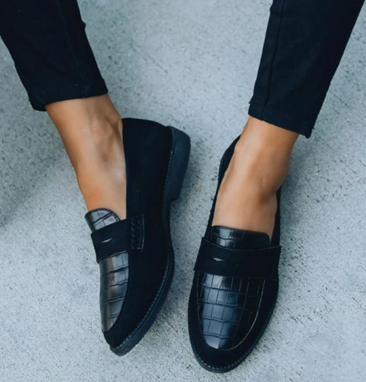 Elegante schwarze Damenschuhe mit zeitlosem Design, ideal für Abend- oder Geschäftsanlässe, gepolsterte Innensohle.