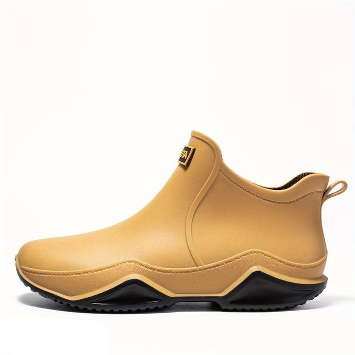 Elegante schwarze orthopädische Gummistiefel für Herren, wasserdicht, ergonomisch, ideal für Komfort und Outdoor-Aktivitäten.