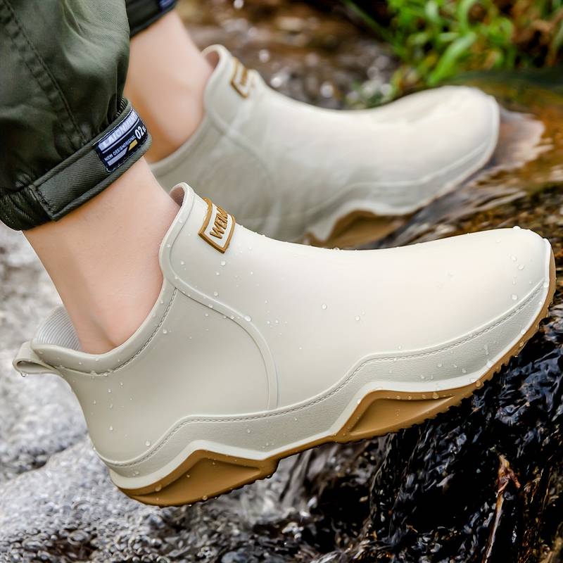 Elegante schwarze orthopädische Gummistiefel für Herren, wasserdicht, ergonomisch, ideal für Komfort und Outdoor-Aktivitäten.