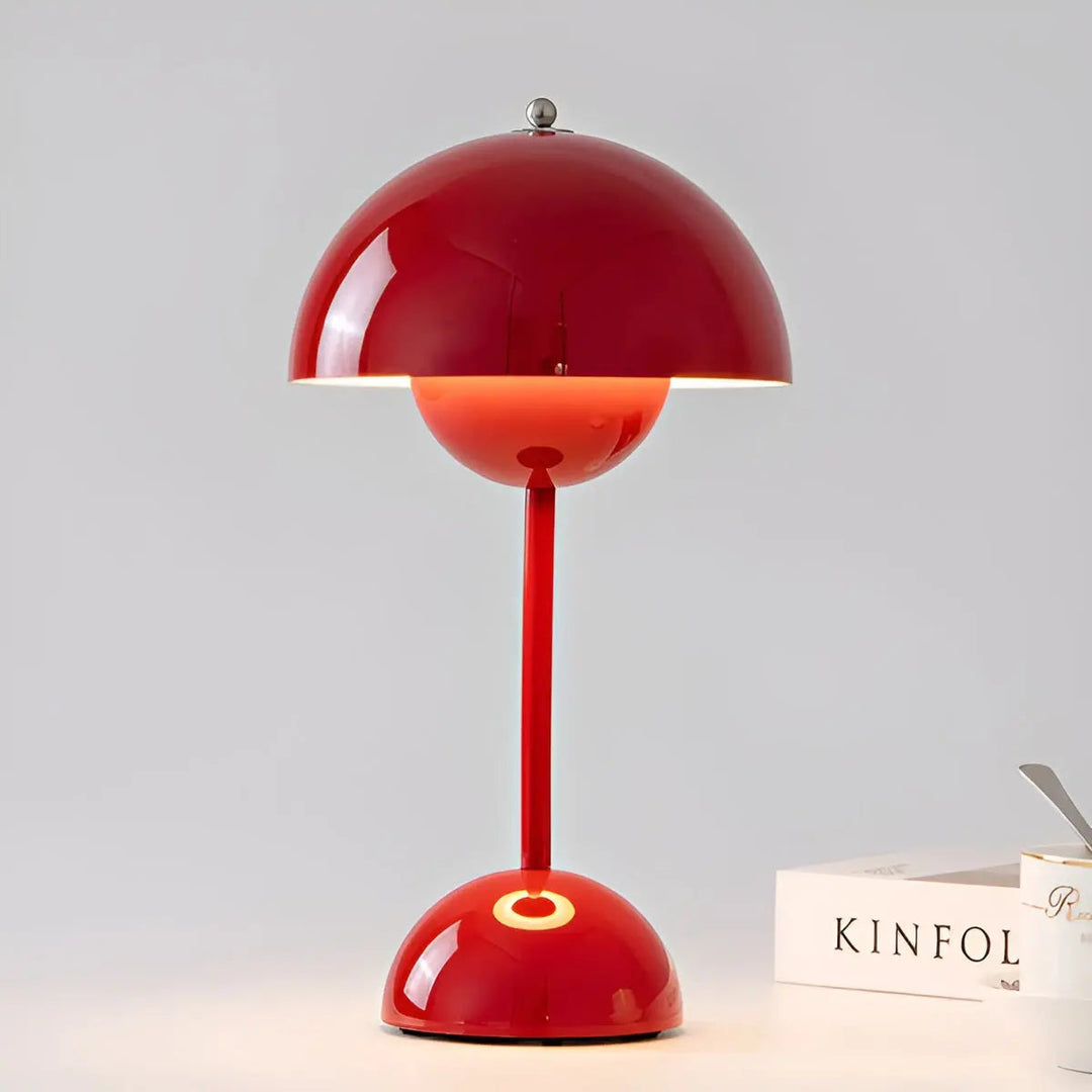 "Elegante skandinavische LED Tischleuchte mit dimmbarer Lichtintensität, ideal für modernes Wohnambiente, in Grau."