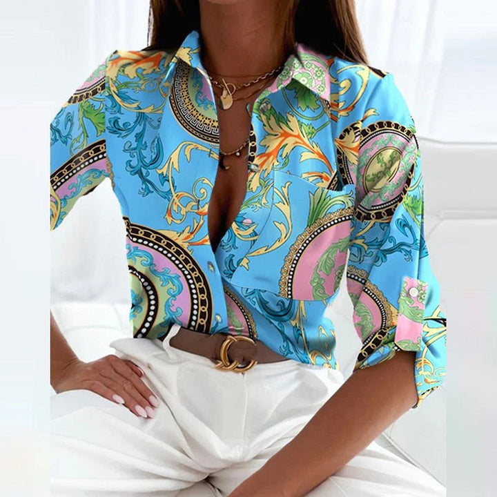 Elegante Sommerbluse für Damen in Weiß mit Buchstaben, leichter Stoff, luftig und stilvoll, ideal für Sommerträume.