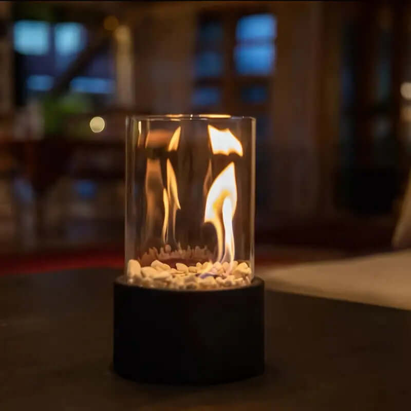 Elegante Tisch-Ethanolfeuerstelle mit modernem Design, tragbar und ideal für stilvolle Atmosphäre indoor und outdoor.