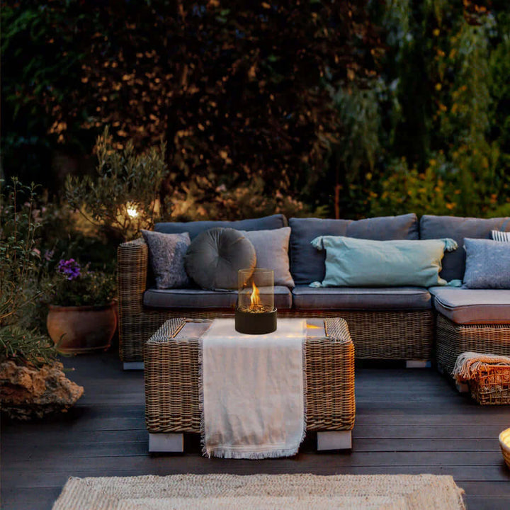Elegante Tisch-Ethanolfeuerstelle mit modernem Design, tragbar und ideal für stilvolle Atmosphäre indoor und outdoor.