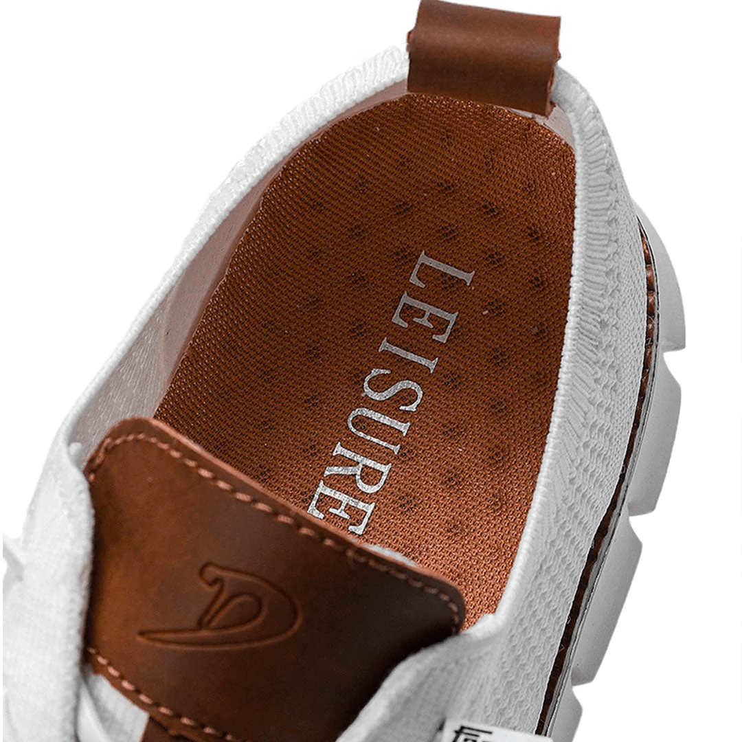 "Elegante und atmungsaktive Herrenschuhe vor weißem Hintergrund, perfekt für vielseitige Anlässe und stilvollen Komfort."