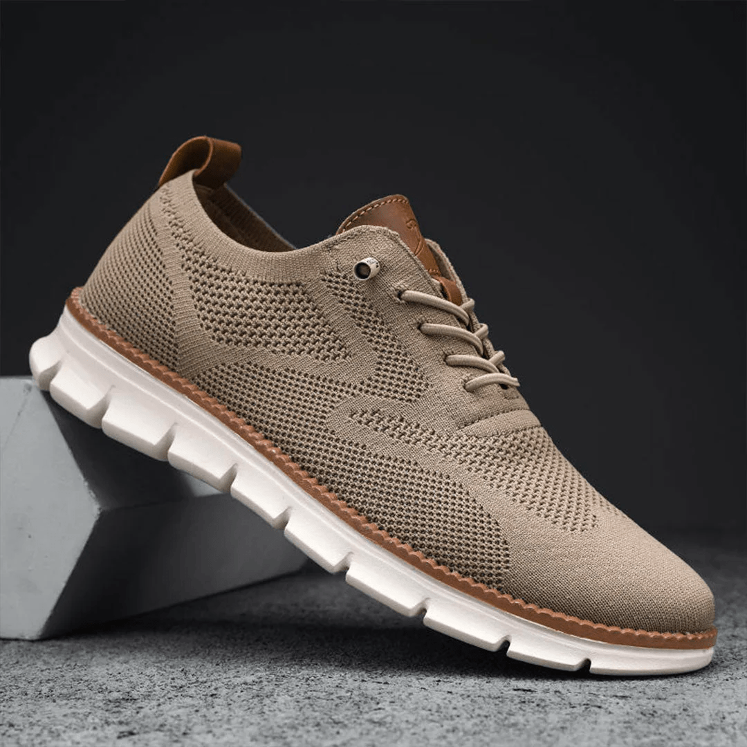 "Elegante und atmungsaktive Herrenschuhe vor weißem Hintergrund, perfekt für vielseitige Anlässe und stilvollen Komfort."
