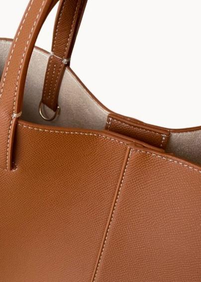 "Elegante, vielseitige Damenhandtasche in Camel, robustes Material, modernes Design, praktischer Stauraum, ideal für Alltag."
