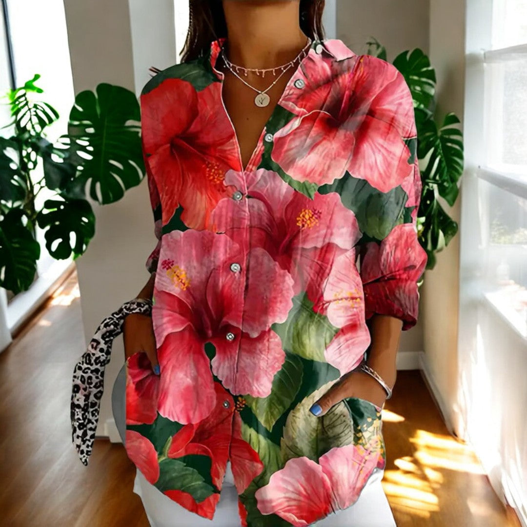 "Elegante Vintage Damenbluse in bunten Farben, klassische Linienführung, zeitloses Design, perfekt für vielseitige Outfits."