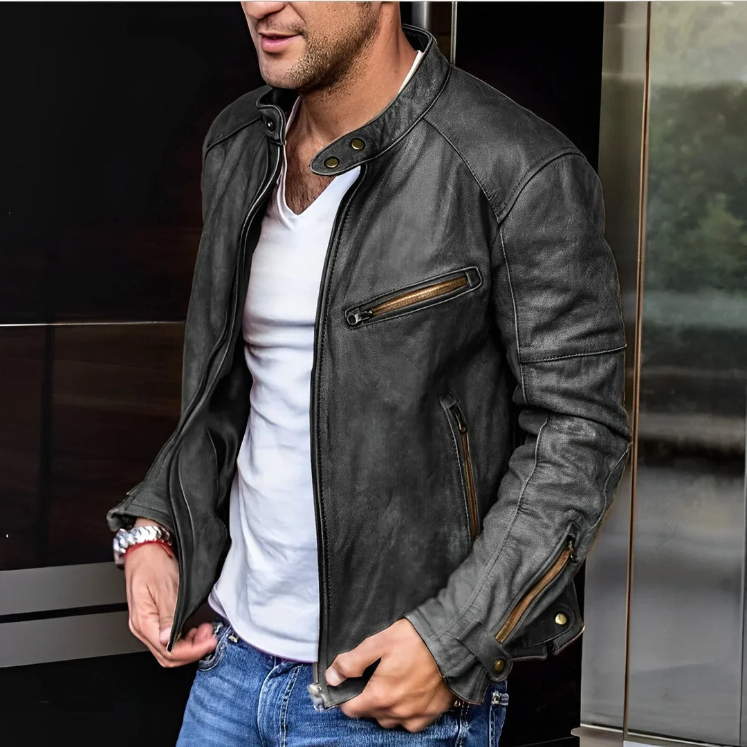 "Elegante wasserdichte Herrenjacke mit Reißverschluss; robuste Silhouette, witterungsbeständig, stilvoller Komfort."