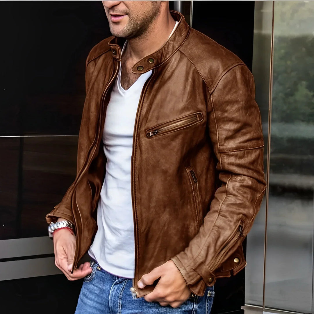 "Elegante wasserdichte Herrenjacke mit Reißverschluss; robuste Silhouette, witterungsbeständig, stilvoller Komfort."