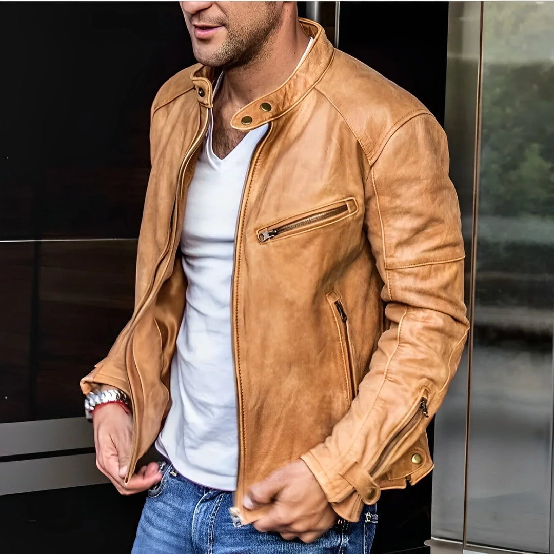 "Elegante wasserdichte Herrenjacke mit Reißverschluss; robuste Silhouette, witterungsbeständig, stilvoller Komfort."