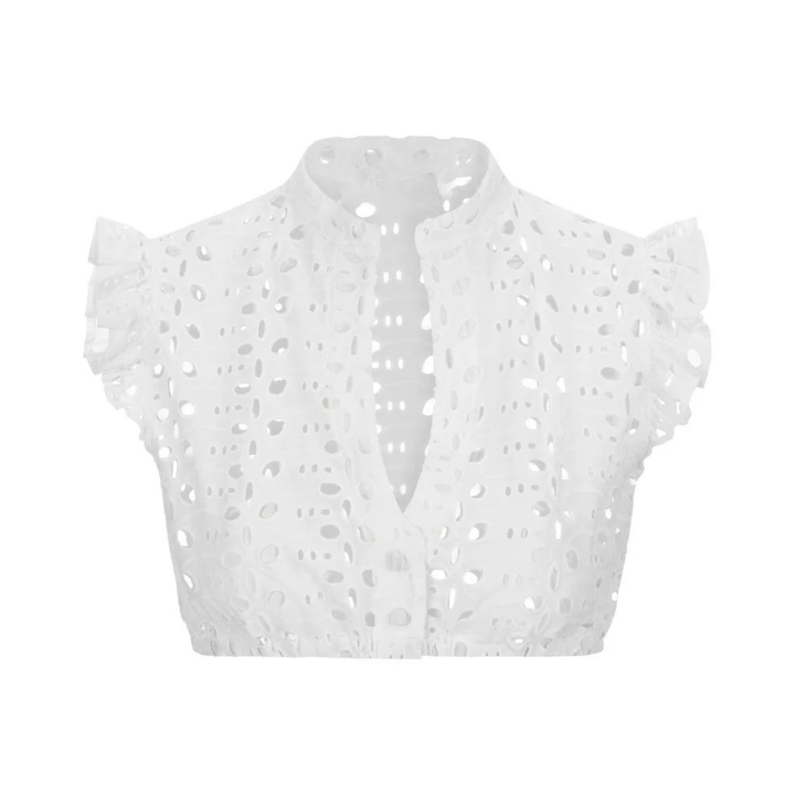 "Elegante weiße Dirndlbluse Damen, Kurzarm mit Spitzenmuster, perfekte Ergänzung für Trachtenoutfits."