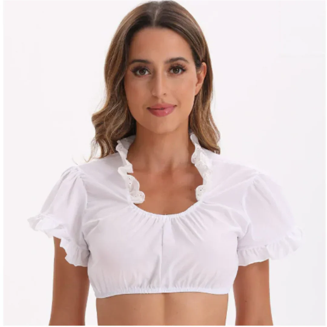 Elegante weiße Dirndlbluse mit Rüschen, kurzärmelig, perfekte Passform, verleiht traditionellen Outfits feminine Anmut.