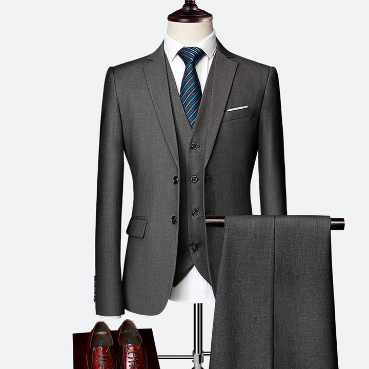 "Eleganter 3-tlg. Herrenanzug in klassischem Design, ideal für Hochzeiten & Business, mit schlanker Passform in Schwarz."