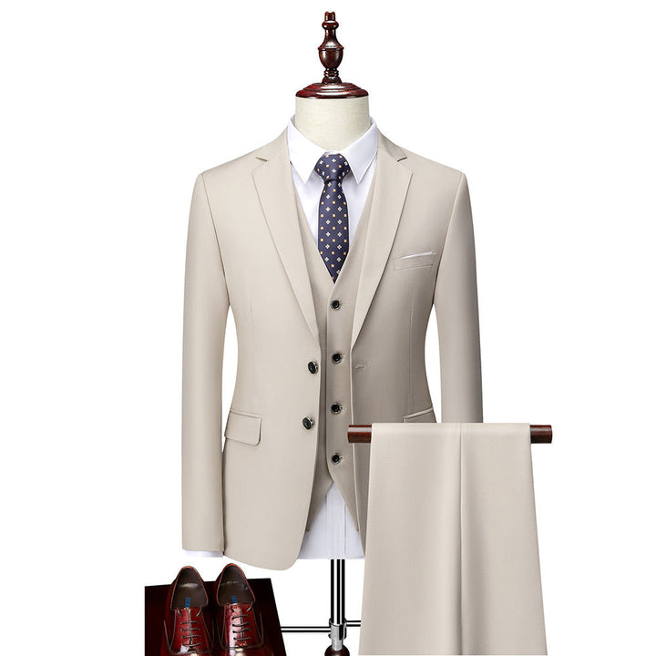"Eleganter 3-tlg. Herrenanzug in klassischem Design, ideal für Hochzeiten & Business, mit schlanker Passform in Schwarz."