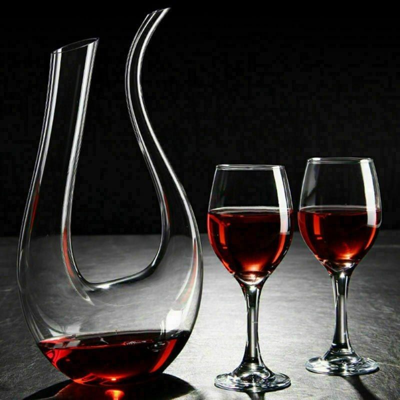"Eleganter bleifreier Kristall Weindekanter, 1500ml, U-Form, für optimales Belüften und stilvolles Servieren von Wein."