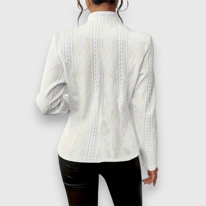 Eleganter Damen Blazer aus Premium Stoff, handgefertigt, zeitloses Design, perfekte Passform, ideal für jeden Anlass.
