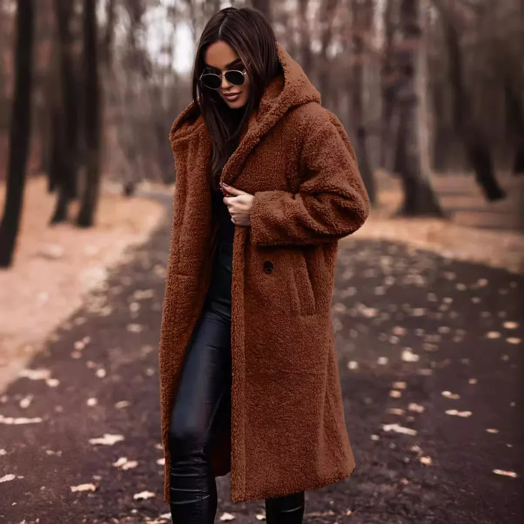"Eleganter Damen-Herbstmantel in Beige mit weicher Fleece-Innenschicht für optimale Wärme und stilvolle Herbsttage."