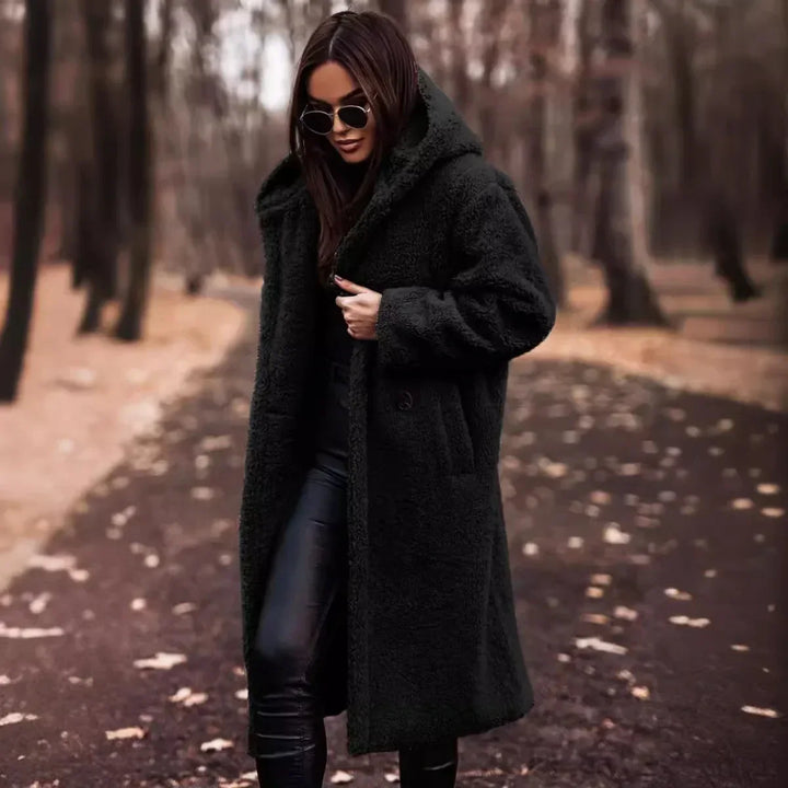 "Eleganter Damen-Herbstmantel in Beige mit weicher Fleece-Innenschicht für optimale Wärme und stilvolle Herbsttage."
