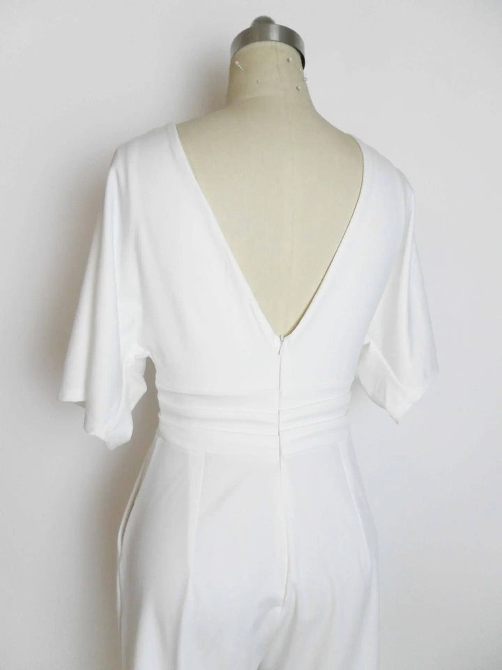 "Eleganter Damen-Jumpsuit mit V-Ausschnitt, Dolman-Ärmeln, elastischem Bund und weiten Hosen in Schwarz und Weinrot."