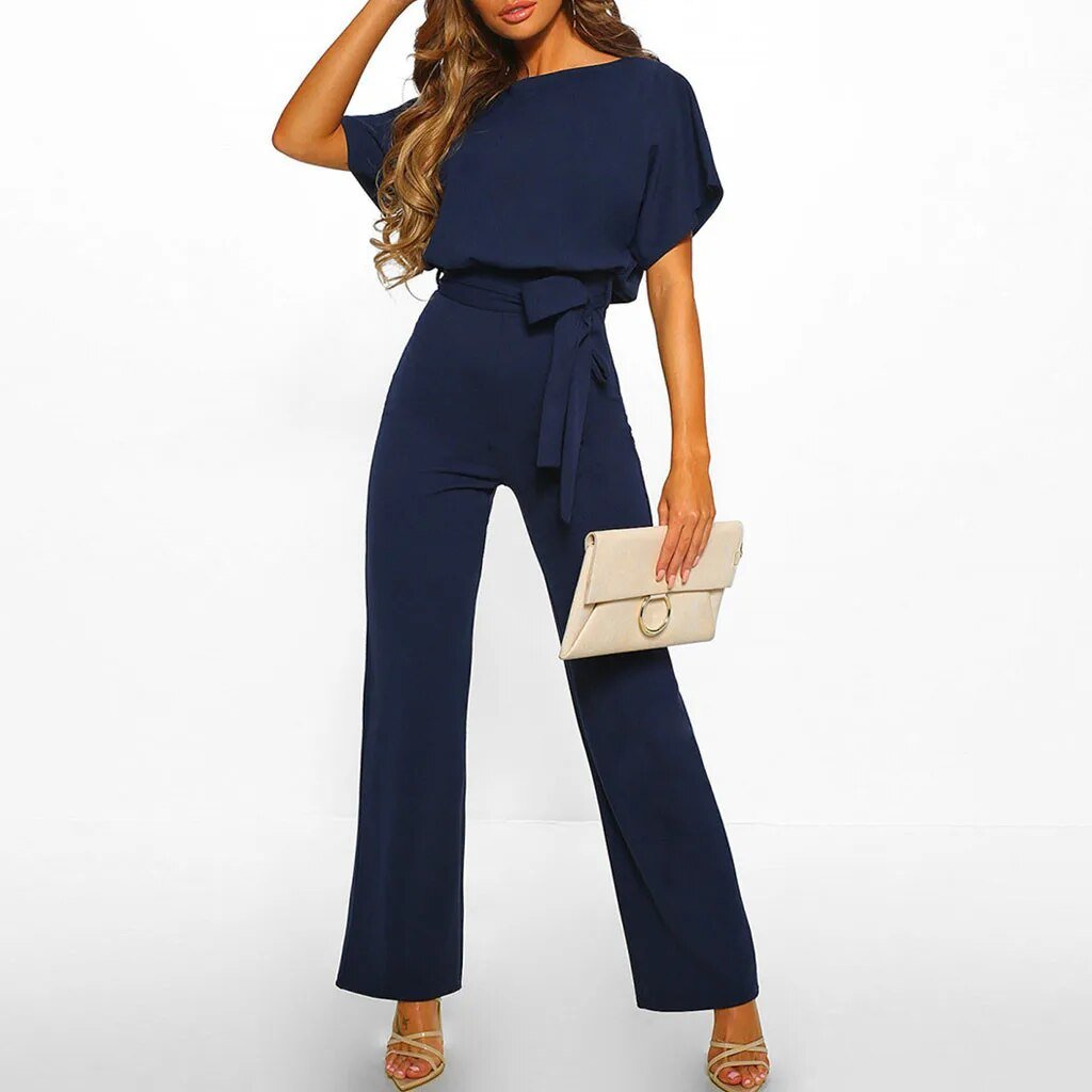 "Eleganter Damen Jumpsuit mit weitem Bein, leichtes Material, schmeichelhafte Silhouette, perfekt für Sommeranlässe."