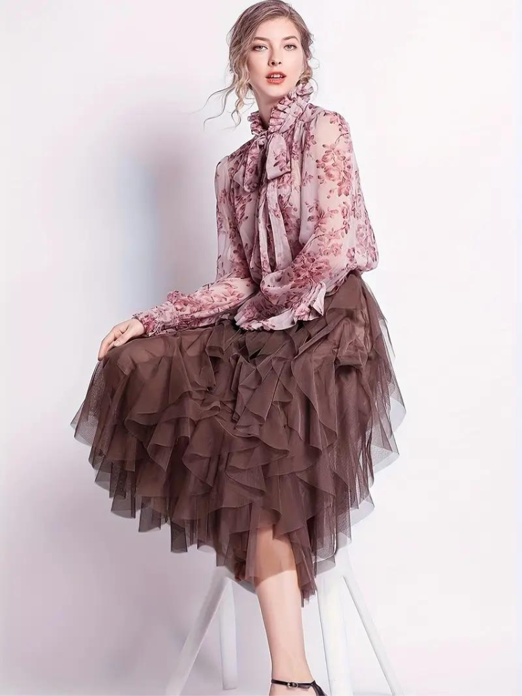 Eleganter Damen-Rüschenrock aus fließendem Tüllstoff, feminin mit Rüschen, ideal für festliche und lässige Anlässe.