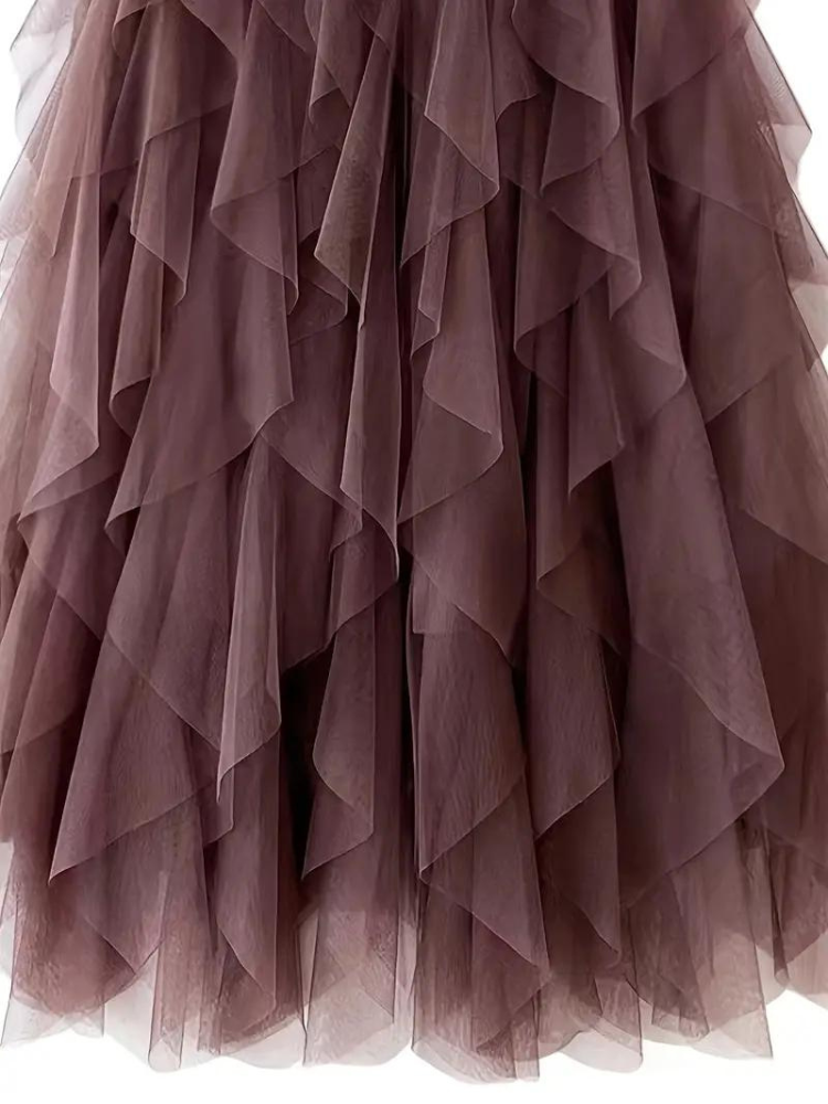 Eleganter Damen-Rüschenrock aus fließendem Tüllstoff, feminin mit Rüschen, ideal für festliche und lässige Anlässe.