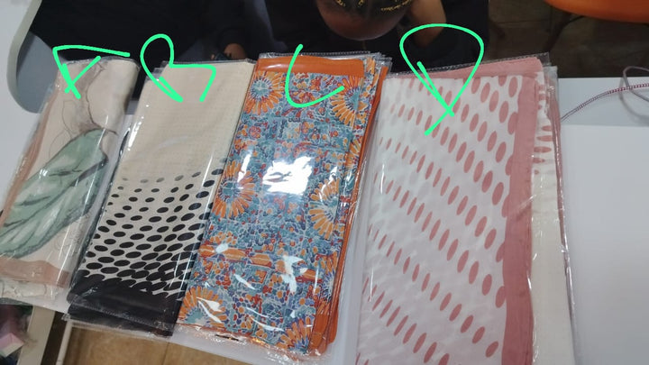 "Eleganter Damen-Seidenschal 70x70 cm in Quadratform, sanfter Glanz, vielseitig als Hals- oder Haaraccessoire tragbar."