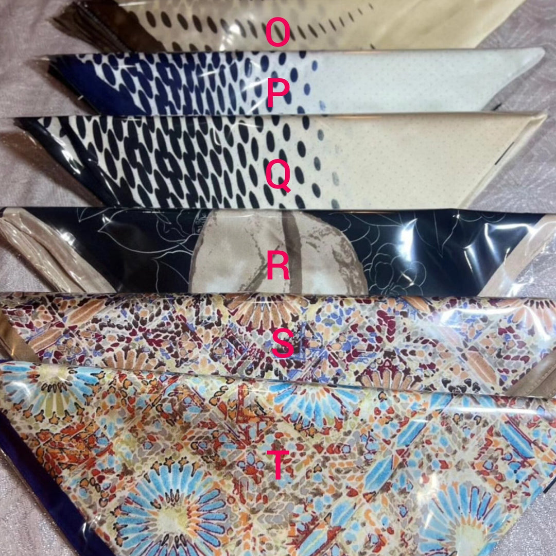 "Eleganter Damen-Seidenschal 70x70 cm in Quadratform, sanfter Glanz, vielseitig als Hals- oder Haaraccessoire tragbar."