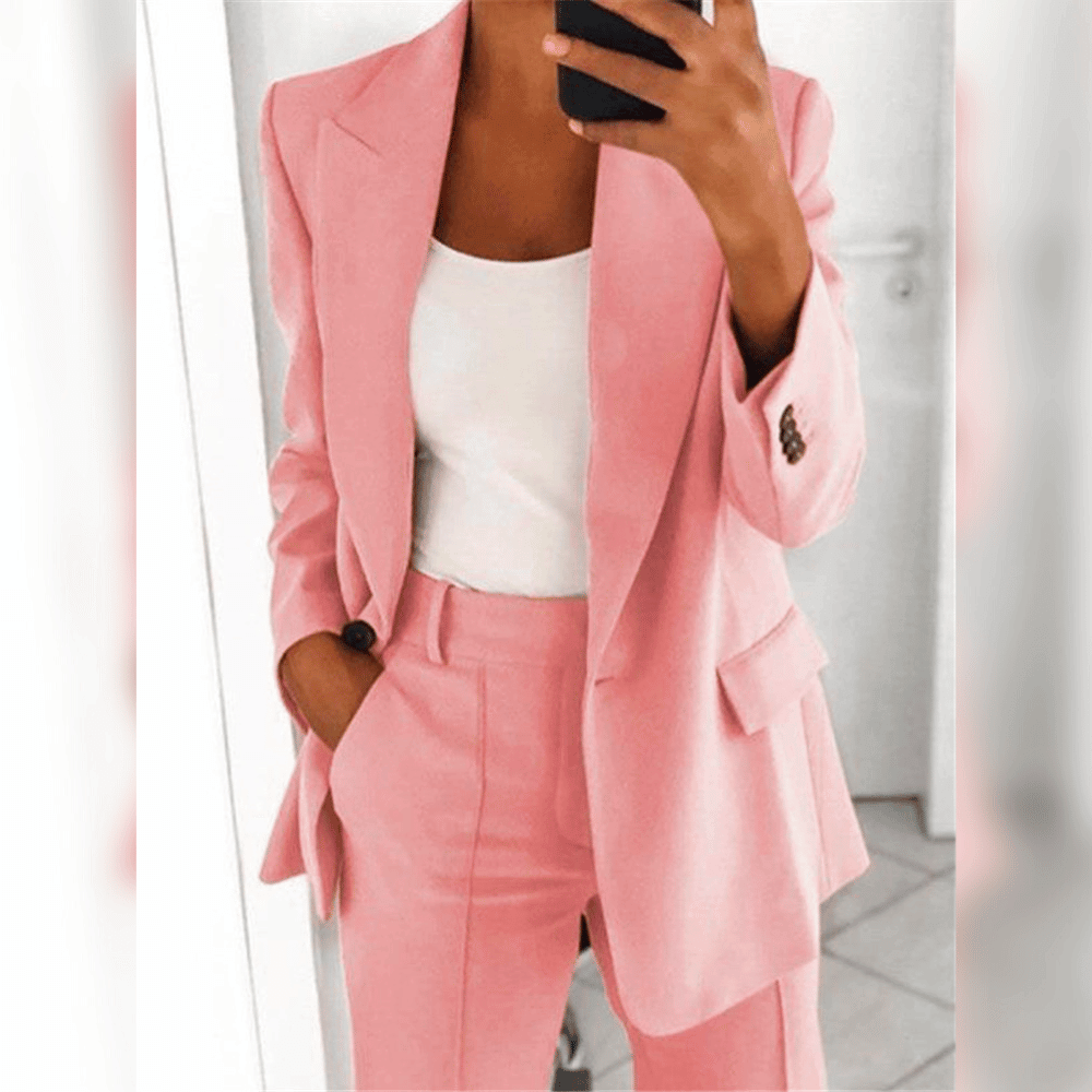 Eleganter Damenanzug, schlankes Design, luxuriöser Stoff, zeitloser Stil, geeignet für Geschäft und besondere Anlässe.