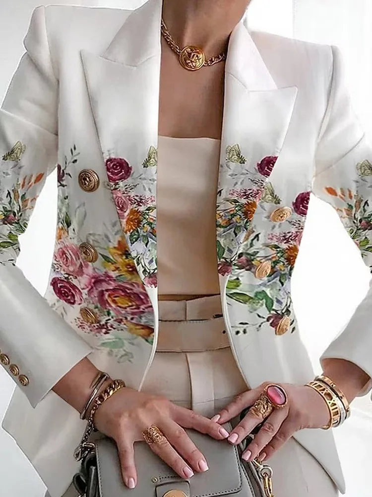 "Eleganter Damenblazer in edlem Material, mit figurschmeichelndem Schnitt, vielseitig kombinierbar für Büro und Anlässe."