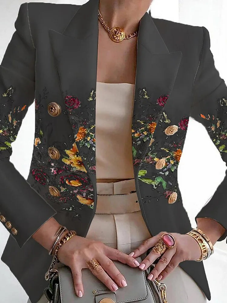 "Eleganter Damenblazer in edlem Material, mit figurschmeichelndem Schnitt, vielseitig kombinierbar für Büro und Anlässe."