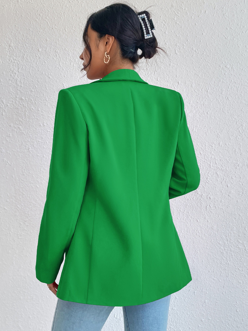 Eleganter Damenblazer in edlem Stoff, tailliert, für Büro und Freizeit, in Schwarz gehalten, vermittelt Stil und Komfort.
